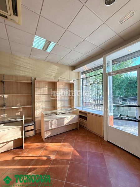 Foto b1659419-bfde-495c-88a2-411f70269108. Lloguer local comercial amb calefacció a Magán