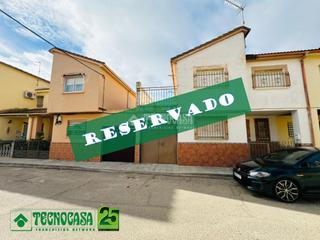 Casa aparellada a Ajofrín. Casa en venta en ajofrín