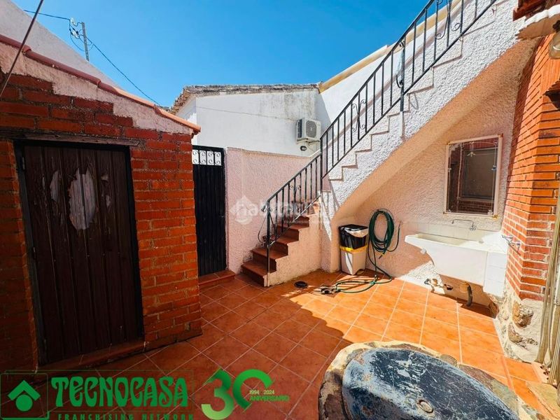 Foto 6cf91fcf-bc61-4b29-a4c2-f41b2d005f96. Casa aparellada amb calefacció a Polán