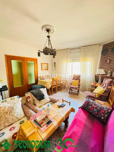 Foto f20313e4-ff71-439b-a18e-c45ca2539aff. Casa aparellada amb calefacció a Polán