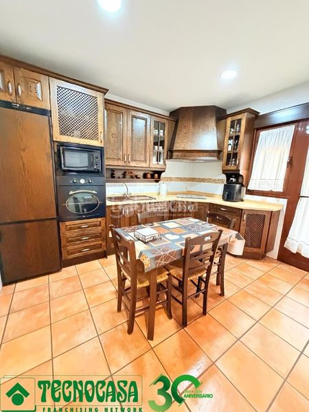 Foto 4b3530a4-8751-49c8-823e-ca7749724dd6. Casa aparellada amb calefacció aparcament a Burujón