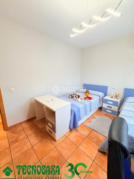 Foto 6a5e285c-0ab4-44f7-b8e0-42f3ac7aa6de. Casa aparellada amb calefacció aparcament a Burujón