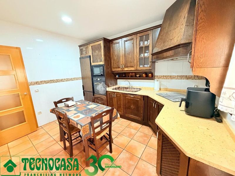 Foto 7a5843c2-8d49-4cd7-a15e-e2bbd49e01b8. Casa aparellada amb calefacció aparcament a Burujón