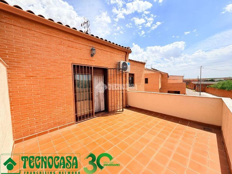 Foto 7ff1ae98-5ad4-48fa-bf30-47a8671732ca. Casa aparellada amb calefacció aparcament a Burujón
