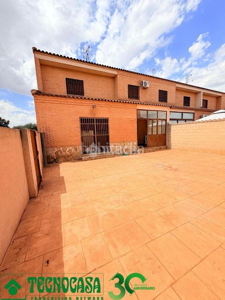 Foto 9f962abb-c2f1-4d37-a4d1-134b344975c0. Casa aparellada amb calefacció aparcament a Burujón