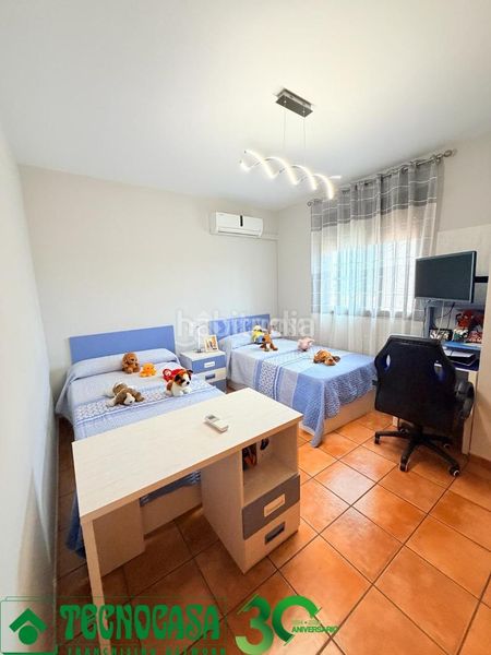 Foto e5c1d779-a966-4ab9-840e-e0f8657b2f76. Casa aparellada amb calefacció aparcament a Burujón