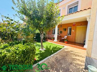 Casa aparellada a Albarreal de Tajo. Casa en venta en albarreal de tajo