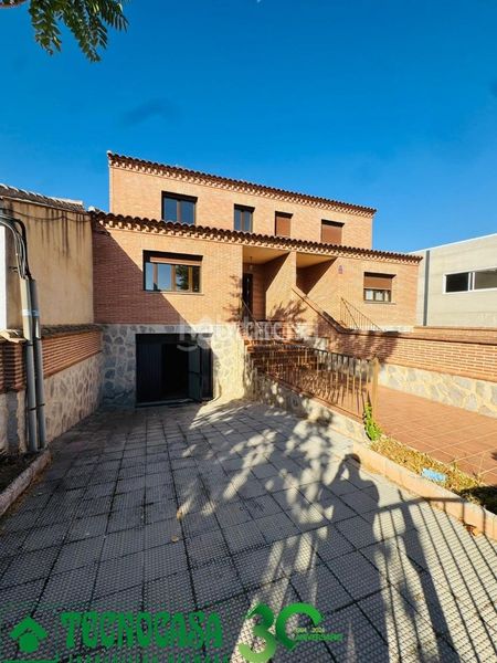 Foto daff8a57-e471-4208-b8a5-af5eefac0123. Casa aparellada a Polán