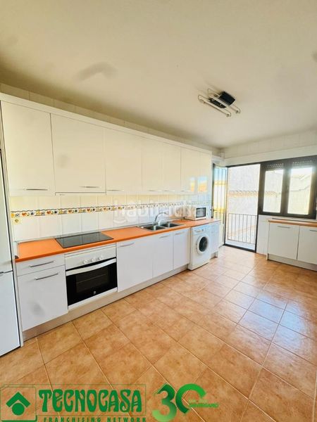 Foto e7e9df39-b063-4894-8ff8-2a360ed9d2df. Casa aparellada a Polán