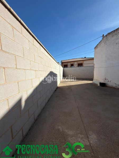 Foto 46b00598-19e6-45cb-9d36-a72aa1aed9f1. Casa aparellada a Polán