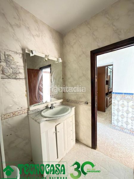 Foto c649be82-f3c9-4ccd-85ad-92d504db2f47. Casa aparellada a Polán