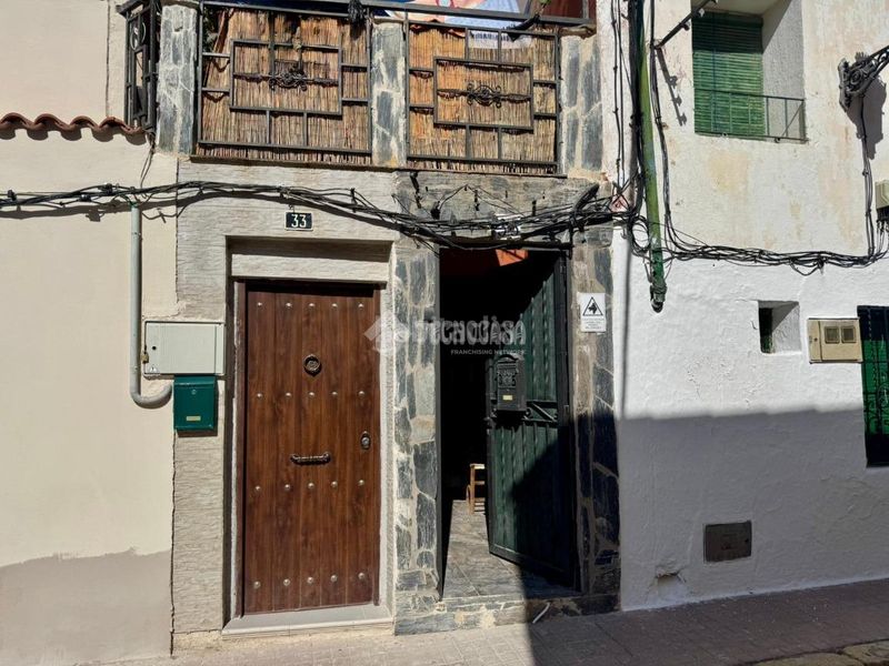 Foto 861101b9-4301-4b0c-bdd9-30d9807351f8. Casa aparellada a Tarancón