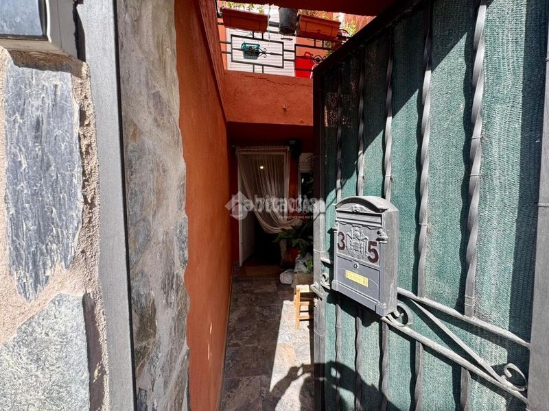 Foto c4b23fd8-3217-45d0-8dbf-6d15ad48ddd6. Casa aparellada a Tarancón