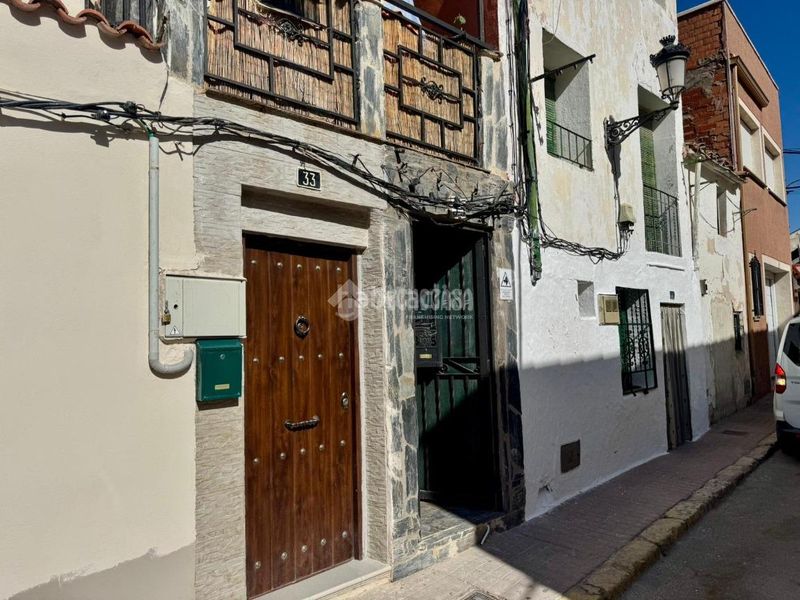 Foto ed5d98a3-c900-498a-a318-f73261309d26. Casa aparellada a Tarancón