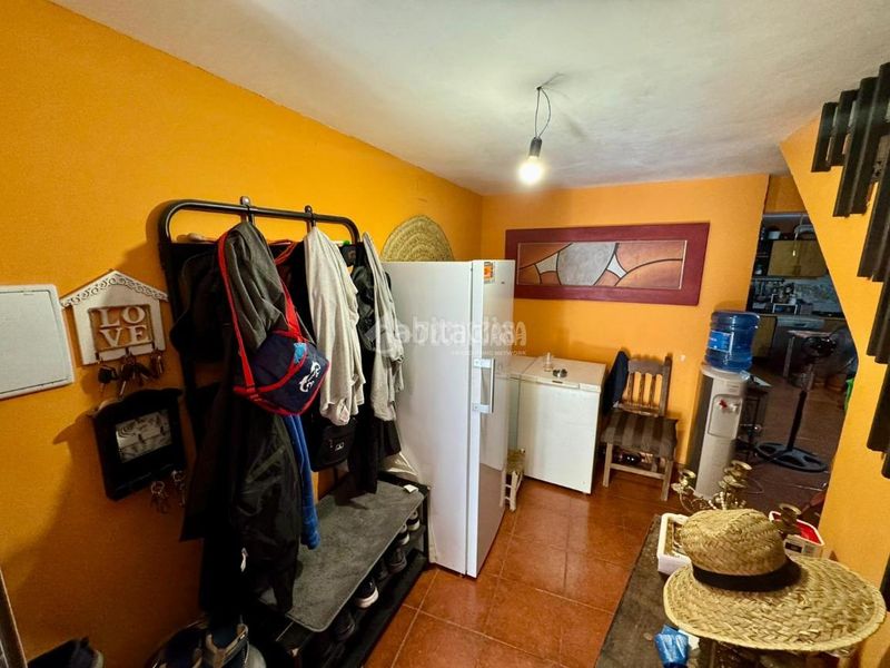 Foto f339072a-4a65-420f-81e8-b1f080635789. Casa aparellada a Tarancón