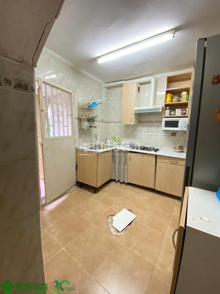 Foto 00a8d7e0-1449-43bf-bb9f-979de4a8306b. Casa aparellada amb calefacció a Uclés