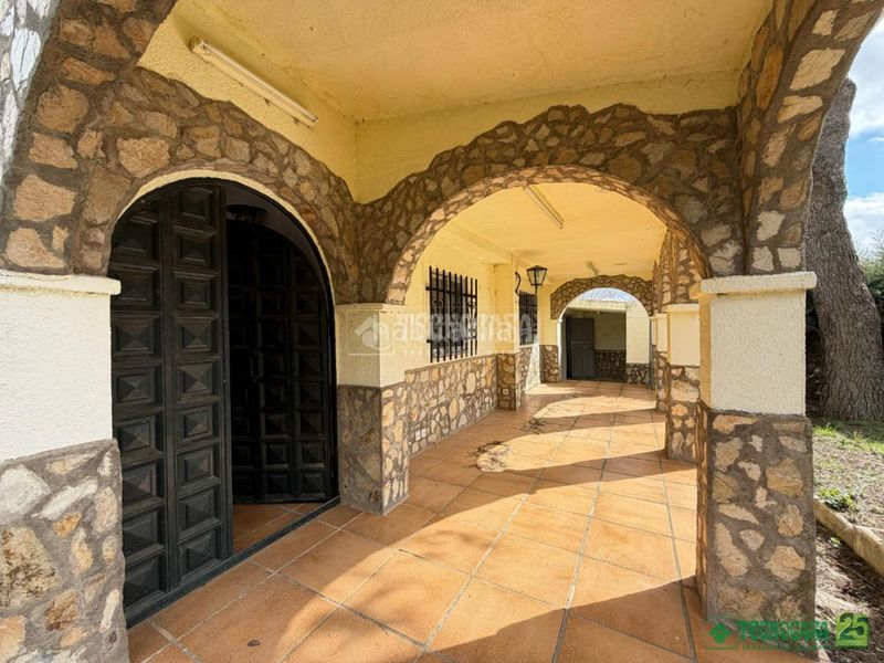 Foto 3d0d83f7-094b-48b6-a793-bd44c4eb95f5. Casa amb calefacció piscina a Villar de Cañas