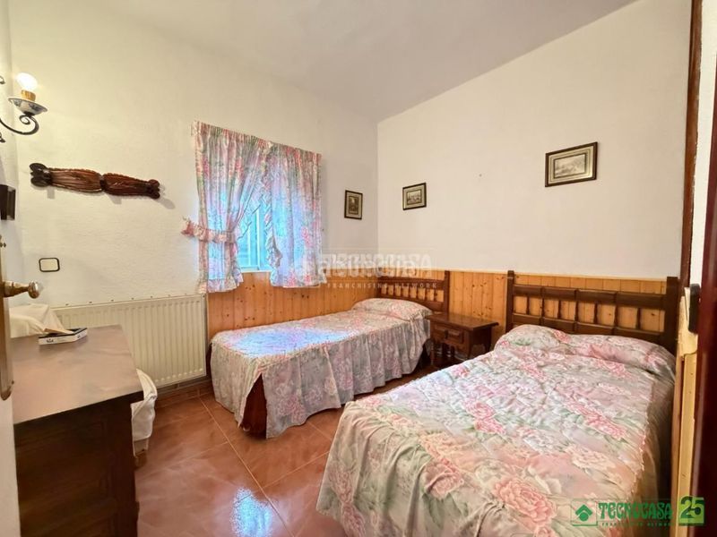 Foto 7ecc0642-4959-492d-9230-476429912c39. Casa amb calefacció piscina a Villar de Cañas