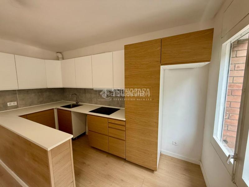 Foto 662c3af3-786f-4052-bf15-5d3421272b37. Piso  en venta en La Font d´en Fargues Barcelona