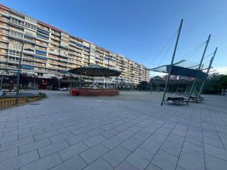 Aparcament cotxe a Parque Lisboa-La Paz