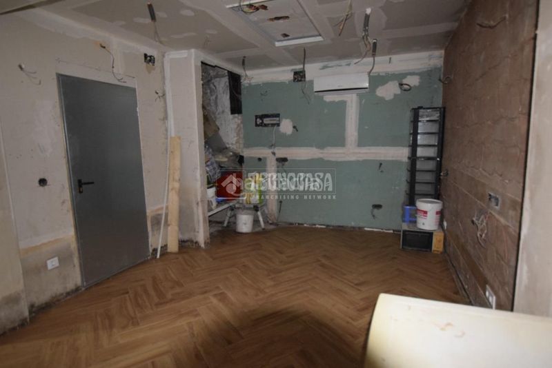 Foto 1b62bf95-f198-4dbb-bc36-51a01567e22a. Local comercial amb calefacció a Casco Antiguo Alcorcón