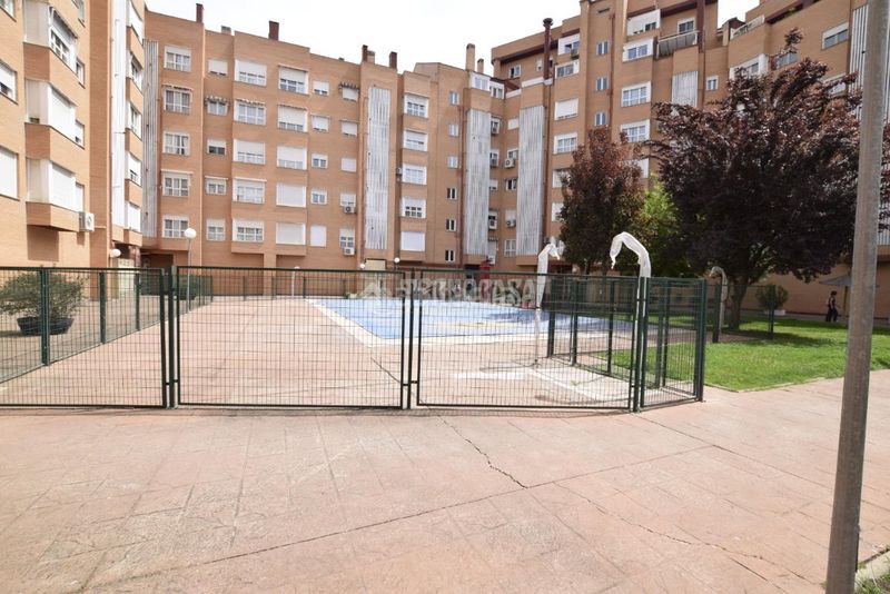 Foto 6a782d78-0cbc-4561-a67d-49f27df7464a. Pis amb piscina a Prado de Santo Domingo Alcorcón