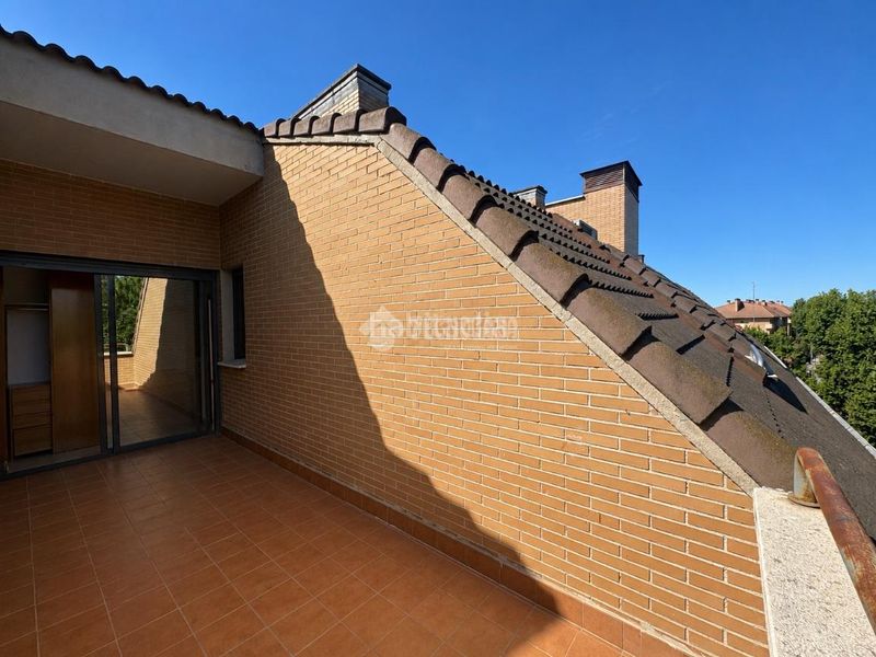 Foto 059965d2-bc0e-4c0e-8821-f8429c2e9b6d. Pis amb piscina a Sector S Boadilla del Monte