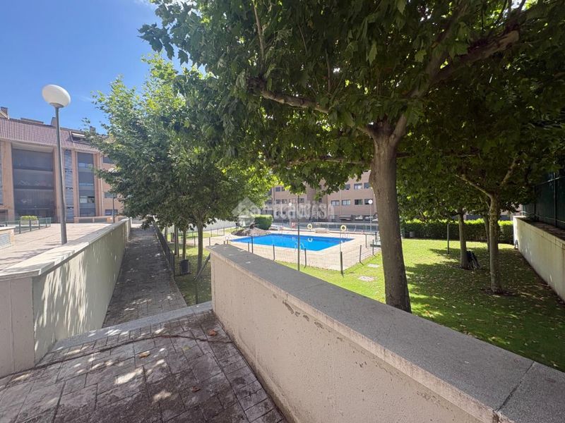 Foto b6606038-5740-49d5-a72c-94a74b8c3eda. Pis amb piscina a Sector S Boadilla del Monte