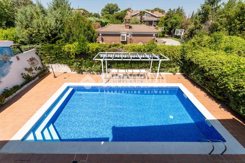 Foto e5f15a05-d90a-48f9-a939-2cad5f55eaa5. Casa amb aparcament a Las Lomas Boadilla del Monte