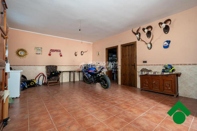 Foto f67de6a3-d720-461c-8582-c8809e498cc8. Casa amb aparcament a Moraleda de Zafayona