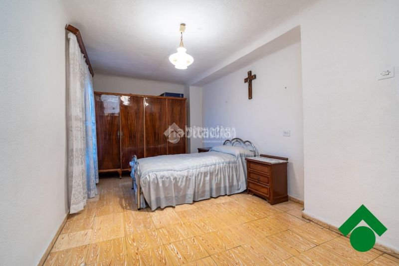 Foto 03270c42-e39e-4229-8451-51c24da5b40d. Casa aparellada amb aparcament a Las Flores - Huerta Gabias (Las)