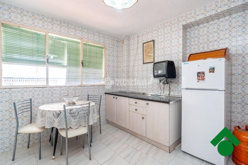 Foto 4bcab891-f2ca-47ea-be40-819752758a0c. Casa aparellada amb aparcament a Las Flores - Huerta Gabias (Las)