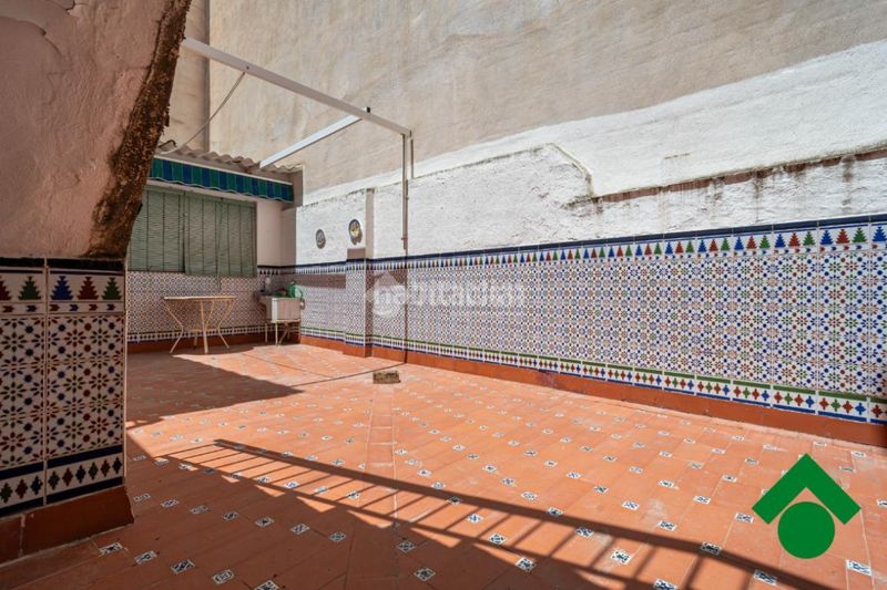 Foto 8f7c39f9-5d3f-4f80-9b0b-e1b8c394df58. Casa aparellada amb aparcament a Las Flores - Huerta Gabias (Las)