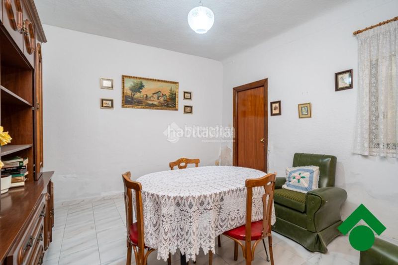 Foto d2f531f4-16e1-439a-bf7b-cf8d4bbe1380. Casa aparellada amb aparcament a Las Flores - Huerta Gabias (Las)