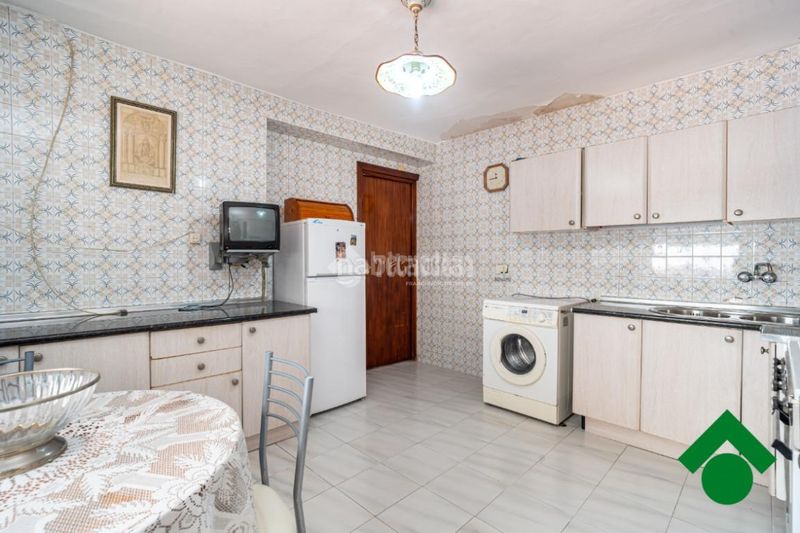 Foto e257d443-d749-4c68-9c09-3d0621ba3629. Casa aparellada amb aparcament a Las Flores - Huerta Gabias (Las)