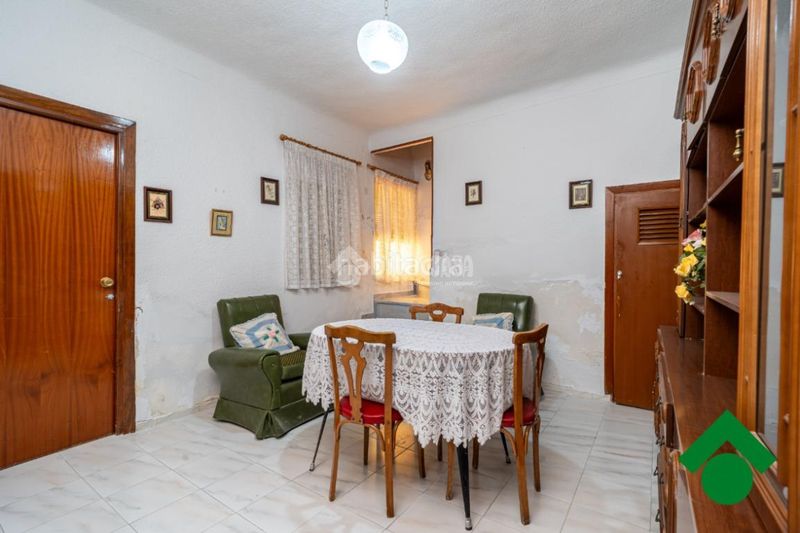 Foto e7556054-01ae-4c76-94e4-538965340cf4. Casa aparellada amb aparcament a Las Flores - Huerta Gabias (Las)