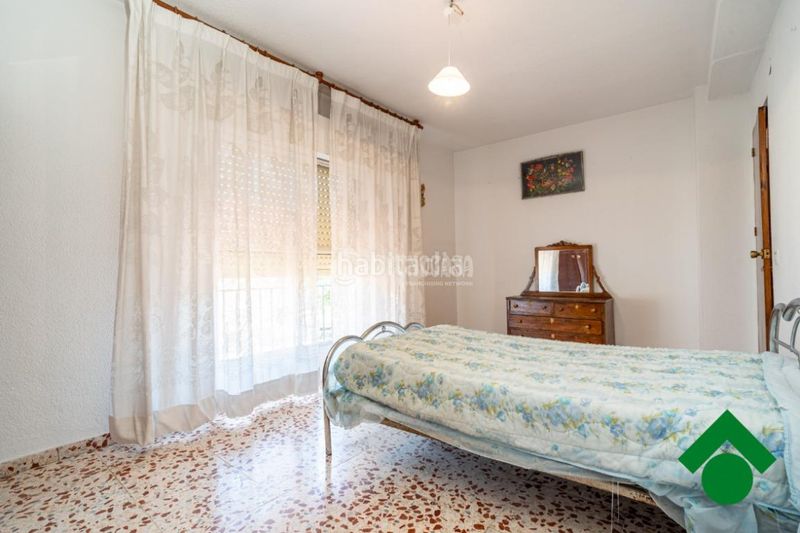 Foto eb1c1dbe-bcdb-43eb-ad7f-8674975b7fb0. Casa aparellada amb aparcament a Las Flores - Huerta Gabias (Las)