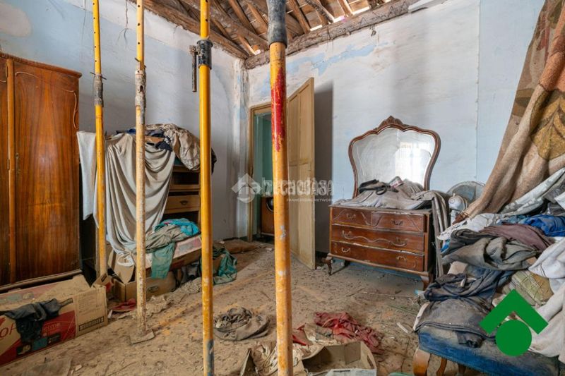 Foto f1cce661-16a9-4408-83d2-f48398bc997c. Casa aparellada a Santa Fe