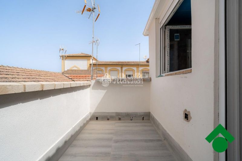 Foto bac8c5b8-1731-41ee-9c78-5020026b93ac. Casa aparellada a Santa Fe