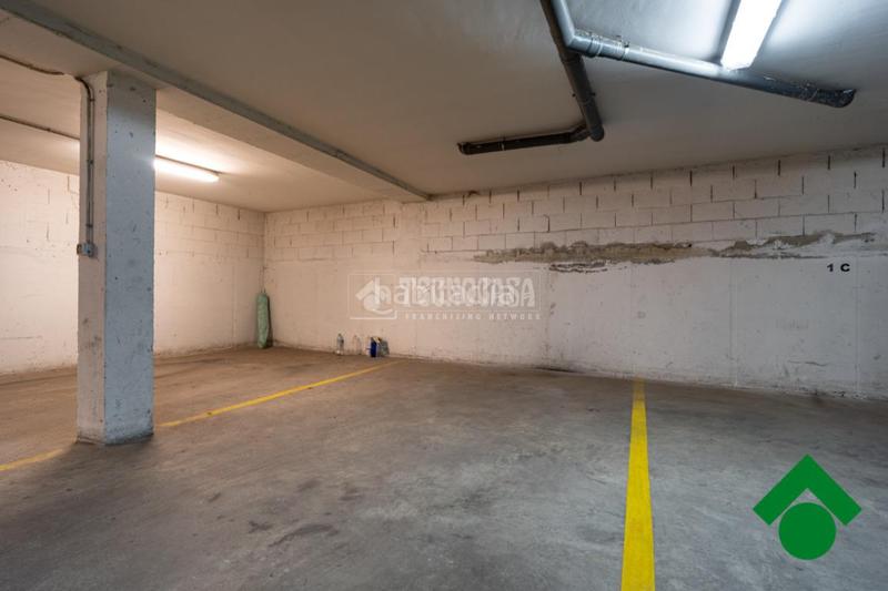 Foto 245966ed-c2fd-4fdb-89cb-fcfb924de88e. Aparcament cotxe a Santa Fe