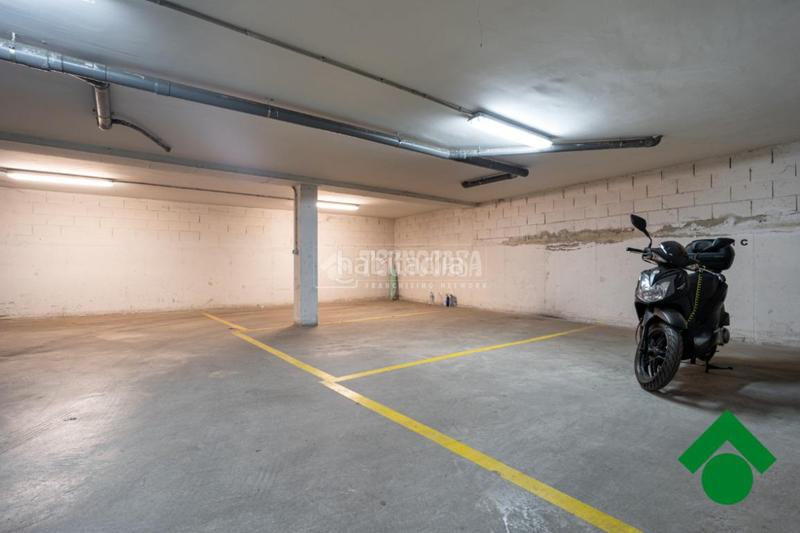 Foto 6f1122b1-8928-4f37-9290-c4abcfce09be. Aparcament cotxe a Santa Fe