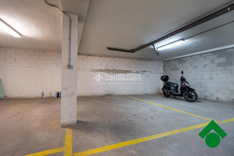 Foto 8a4423a7-1a6a-45d9-b8ee-0334d10752e2. Aparcament cotxe a Santa Fe