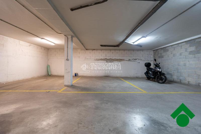 Foto a4eb49d4-bd92-47d3-9b4c-8412b9a3638d. Aparcament cotxe a Santa Fe