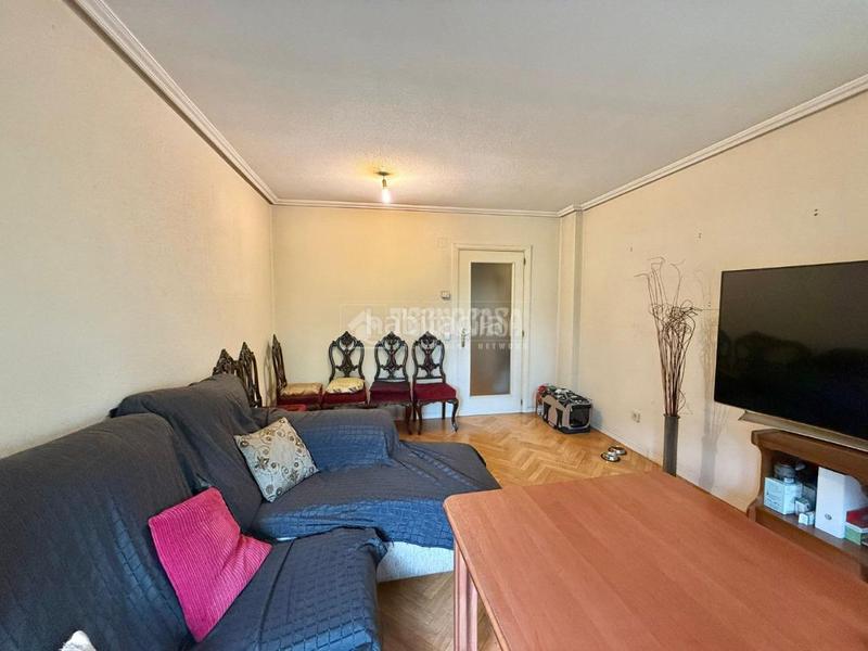 Foto b1c8b257-4543-4cfb-8b10-3d2e5a243975. Piso  en venta en La Espinilla-Parque Blanco Coslada