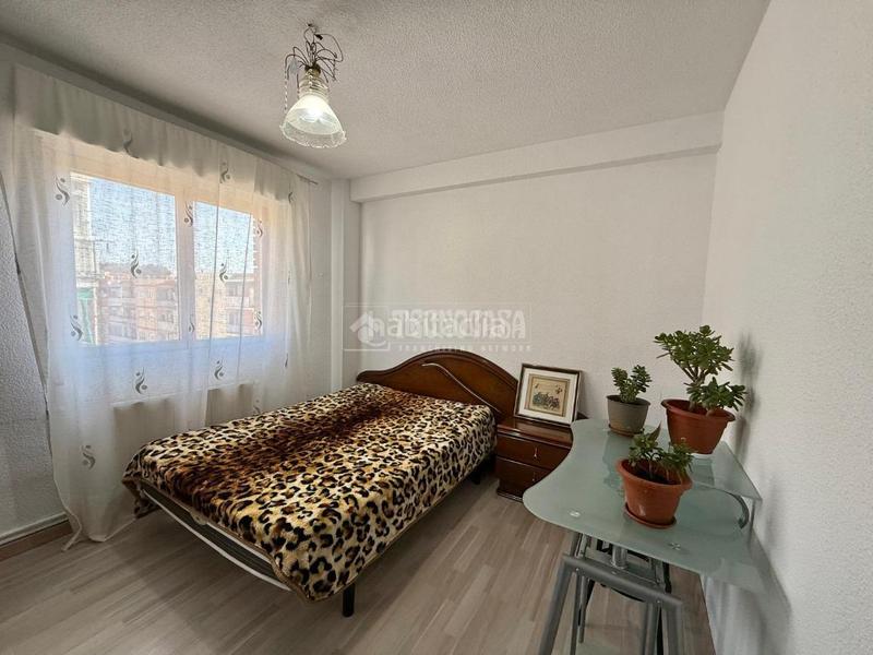 Foto 0a016acb-456f-456e-b32a-f1b57f9a0a9c. Piso  en venta en Coslada pueblo Coslada