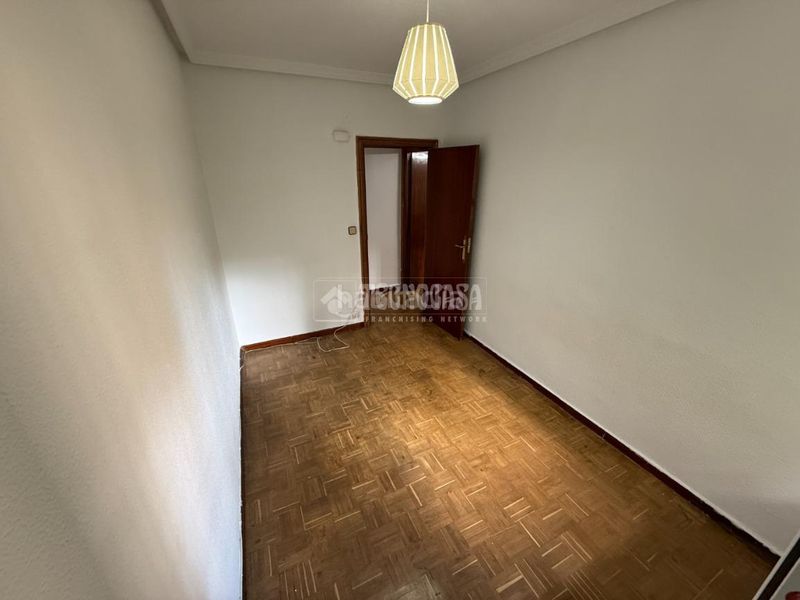 Foto 557f27a0-3828-4fd7-92b8-cae5412eacd2. Piso  en venta en Zofío Madrid