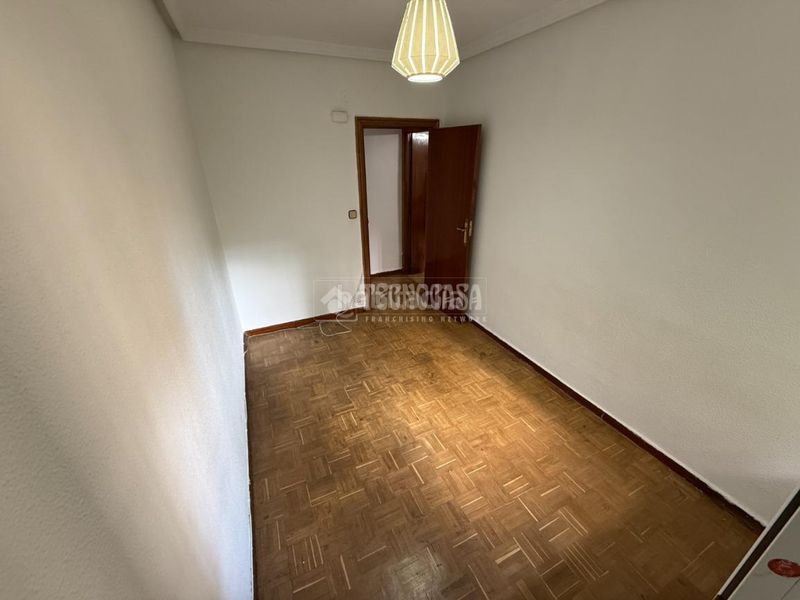 Foto af6972a0-2f23-499e-8a1e-8830d6f2f9d7. Piso  en venta en Zofío Madrid