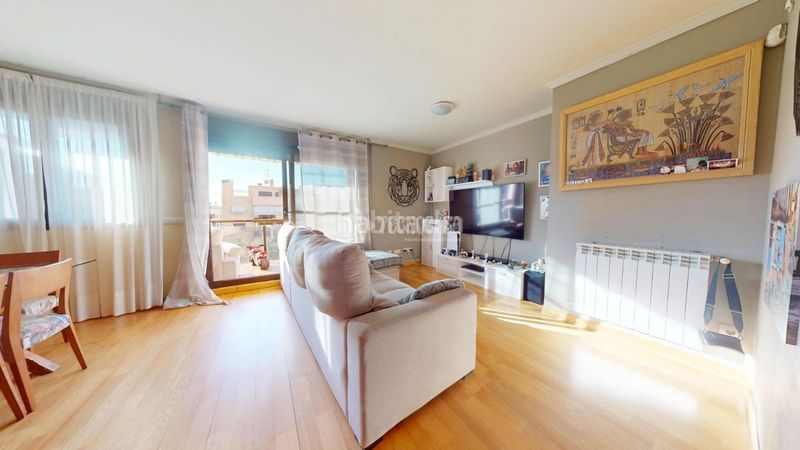 Foto f140fa93-04fe-4d84-9c5d-1d0e0a01d316. Pis a Yebes - valdeluz Yebes