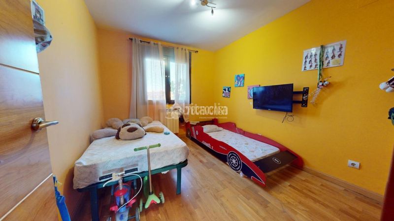 Foto f2274231-f645-4a1b-9432-1e2919162578. Pis a Yebes - valdeluz Yebes