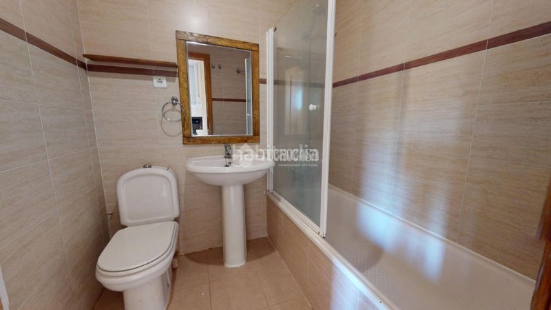 Foto 008fa30d-5c0c-43e5-94ae-2f4e21536688. Casa aparellada amb calefacció a Yebes - pueblo Yebes